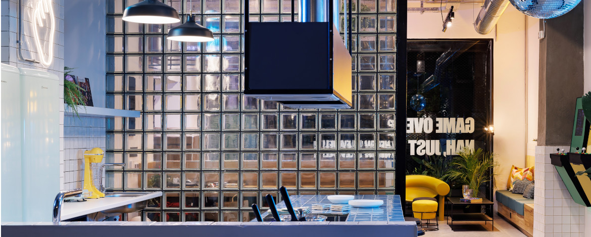 Retroverse Eccentric Stay