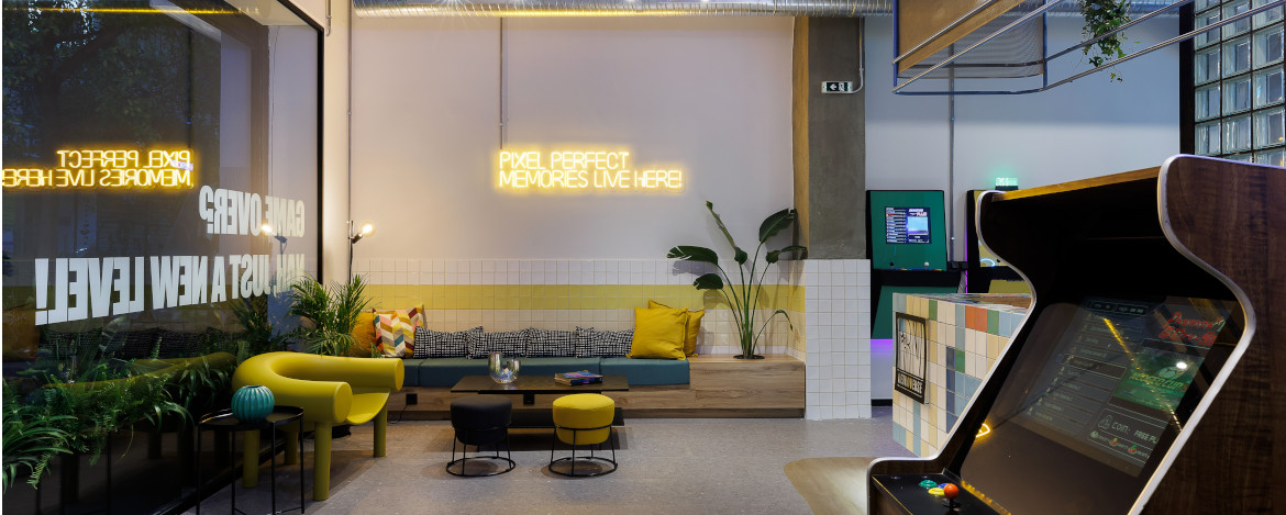 Retroverse Eccentric Stay