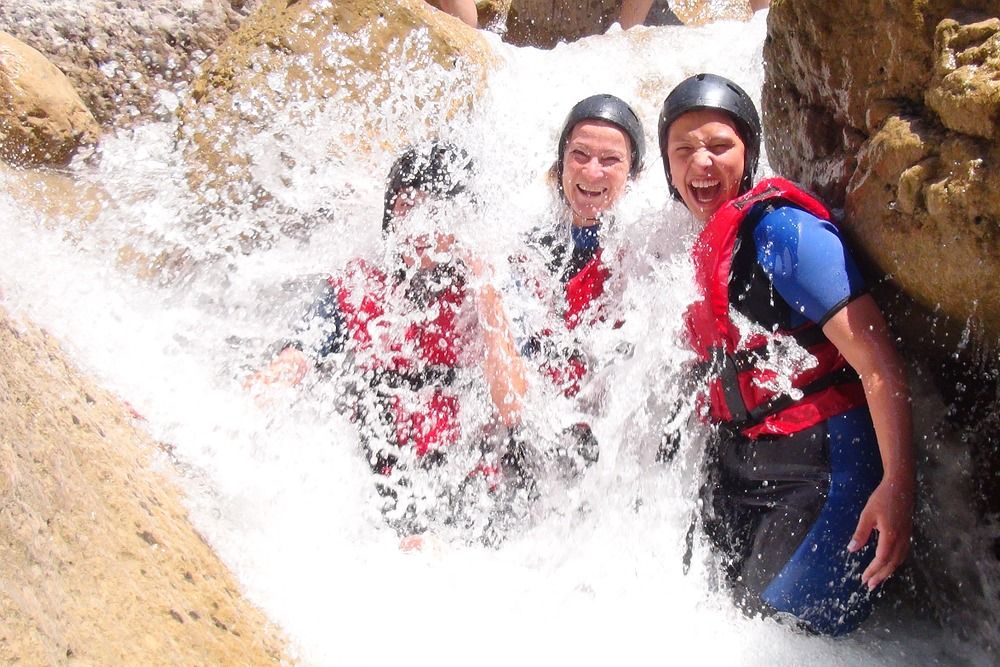 Hi Greece Canyoning Rafting_Greek Youth Hostels